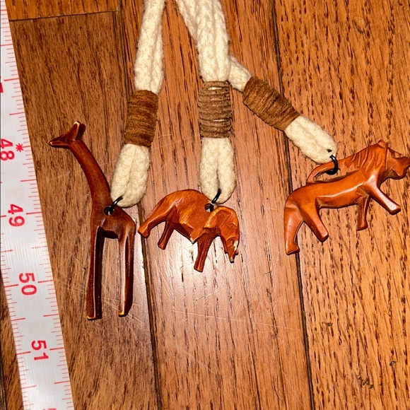 VTG Women’s Braided Rope Belt Cream & Brown Wooden Animal Charms Lion Giraffe - Picture 5 of 8